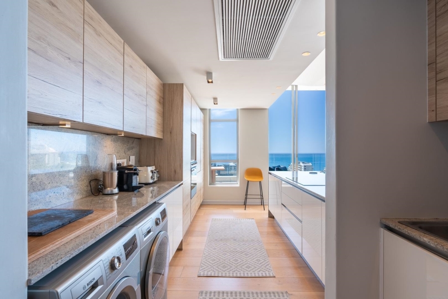 To Let 3 Bedroom Property for Rent in Sea Point Western Cape